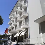 Umberto 3* ليدو دي يسولو