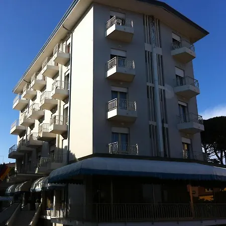 Umberto ホテル 3*